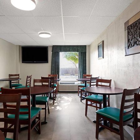 Super 8 By Wyndham Columbus Hotel Ngoại thất bức ảnh