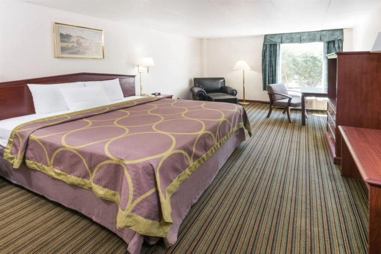 Super 8 By Wyndham Columbus Hotel Ngoại thất bức ảnh