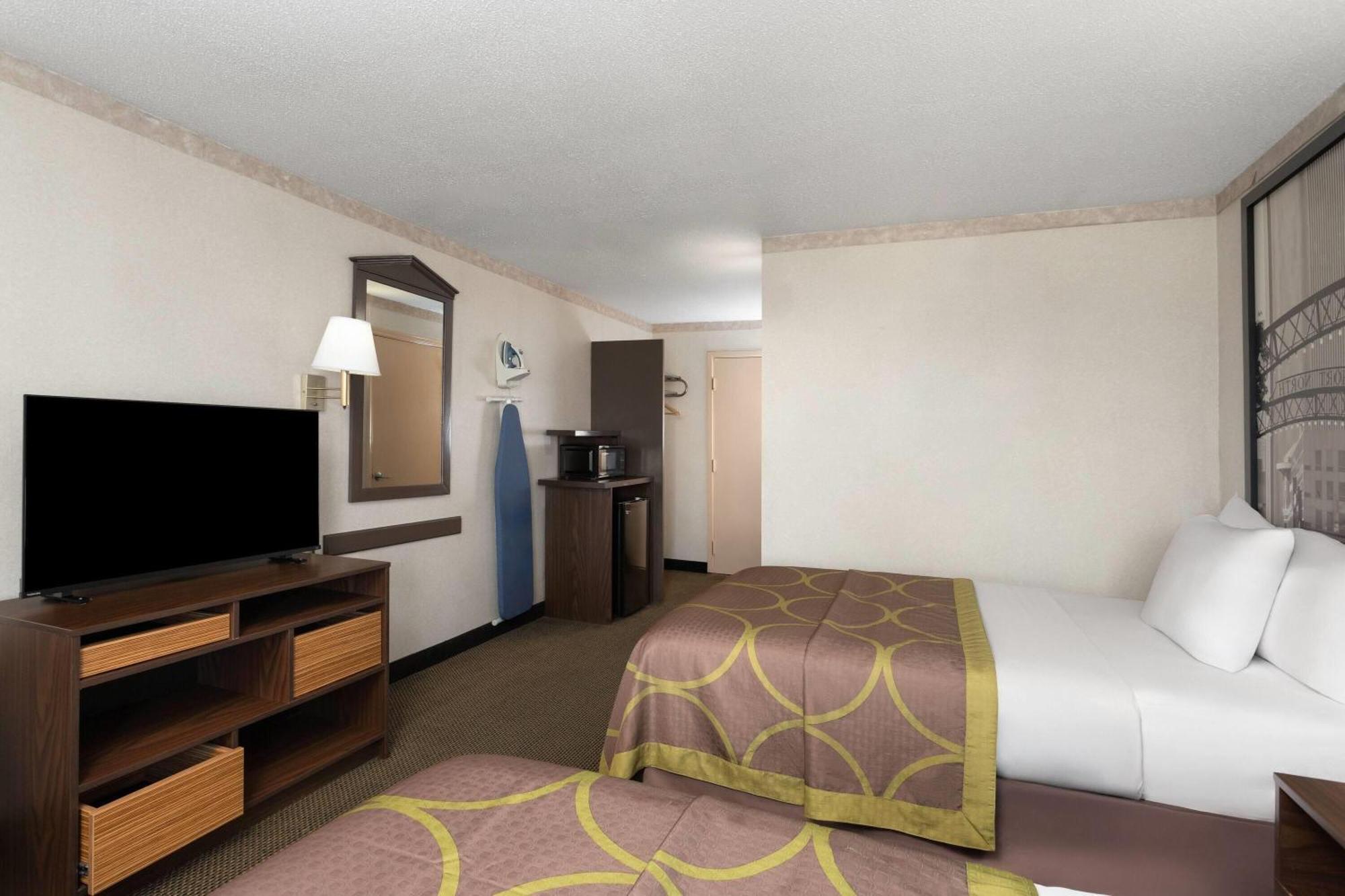 Super 8 By Wyndham Columbus Hotel Ngoại thất bức ảnh