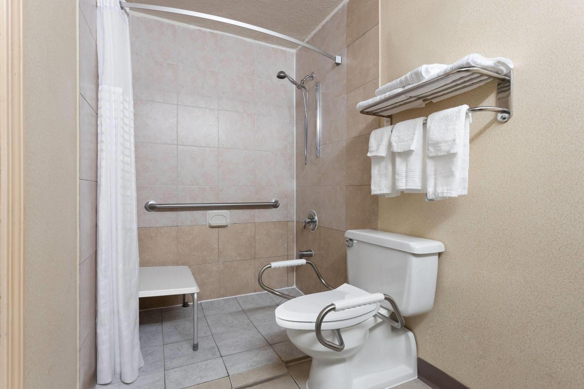 Super 8 By Wyndham Columbus Hotel Ngoại thất bức ảnh