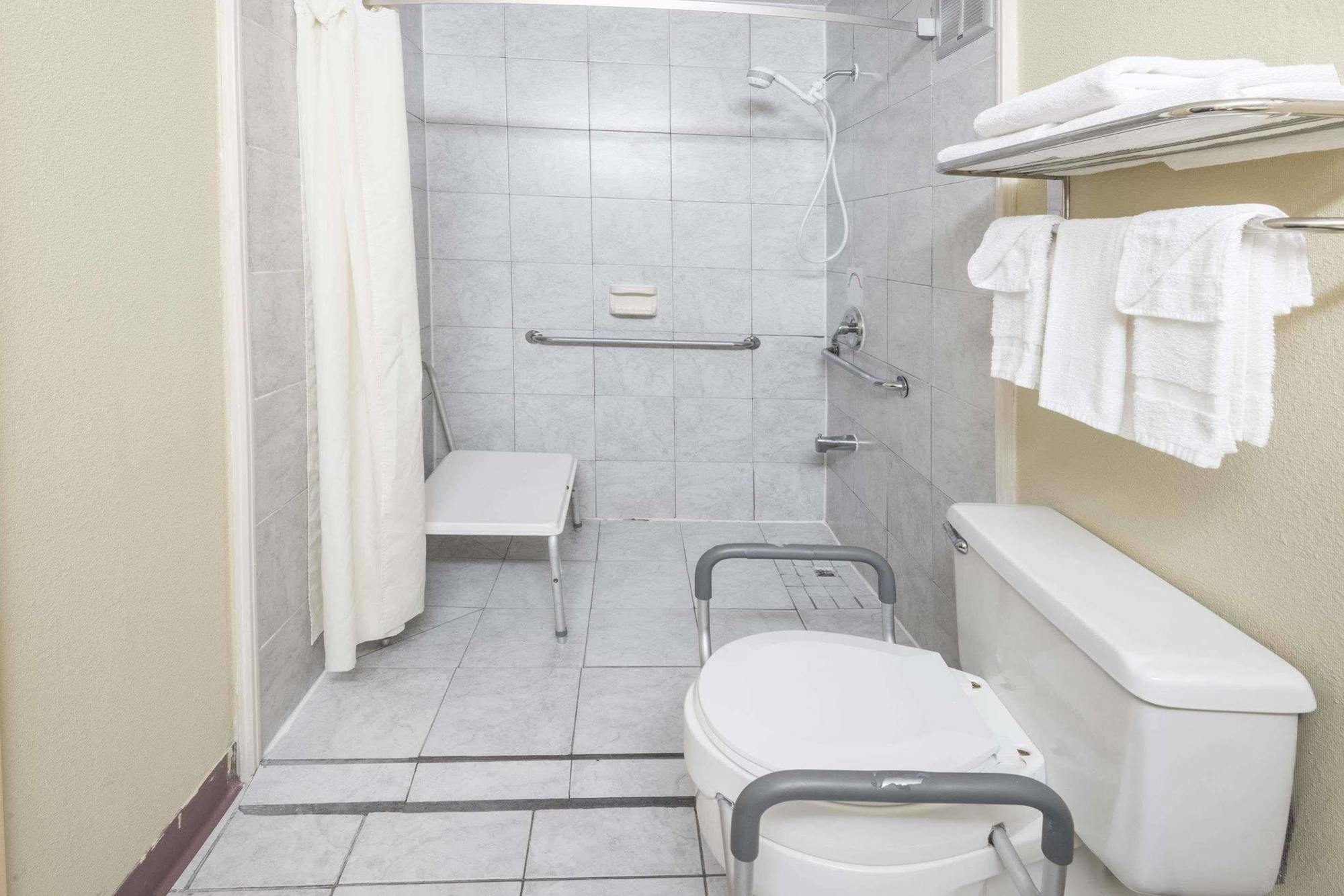 Super 8 By Wyndham Columbus Hotel Ngoại thất bức ảnh